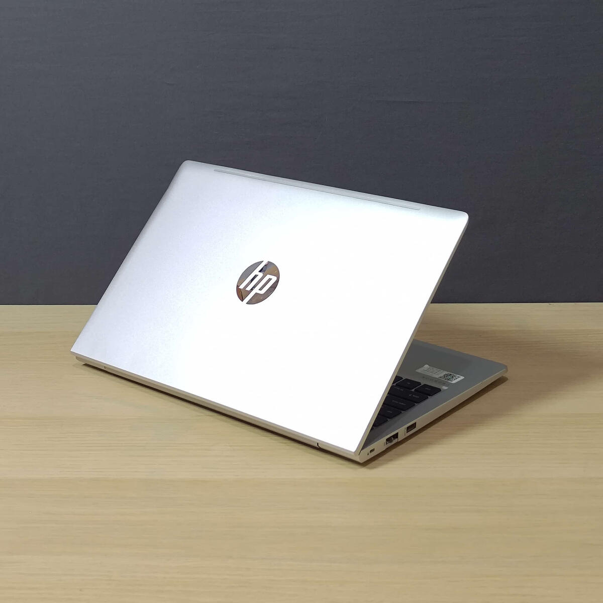 HP Probook 440G9 Belakang Kanan Butik Laptop