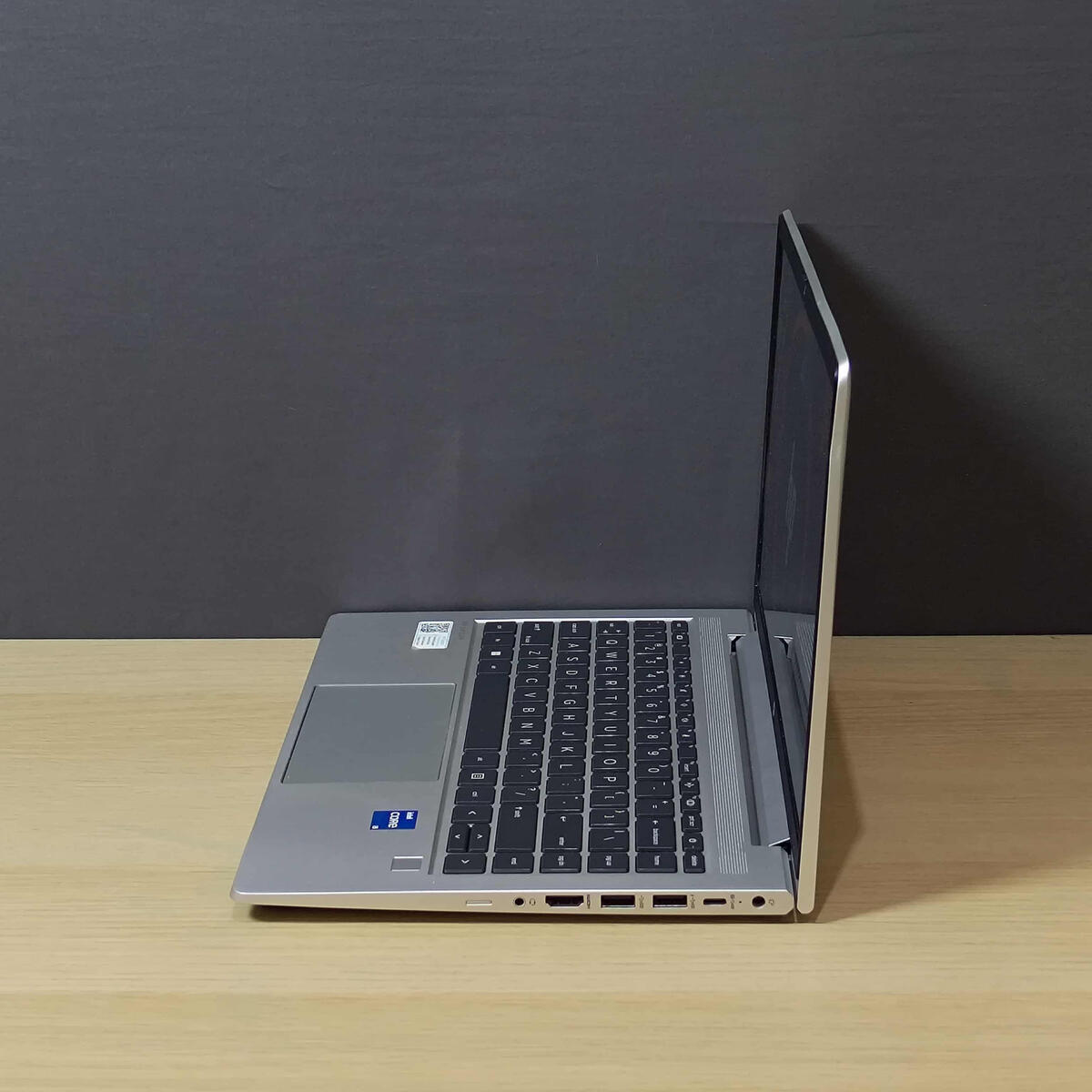 HP Probook 440G9 Samping Kanan Butik Laptop